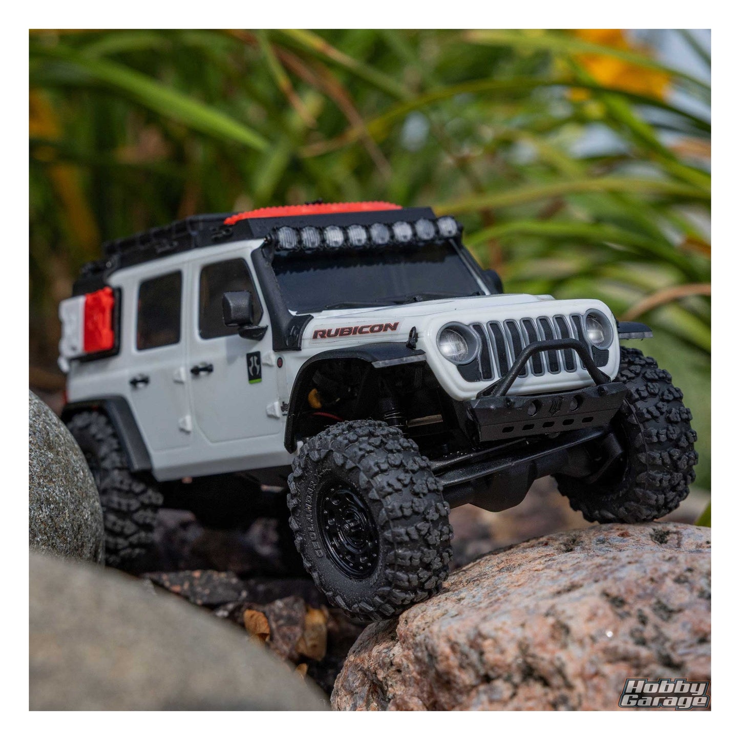 Axial 1/30 SCX30 Jeep Wrangler JLU 4X4 RTR Brushed Rock Crawler (Battery & Charger Included), White AXI-2261T2