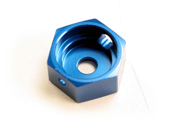 Traxxas Blue Aluminum Brake Adapter TRA5165